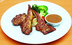 Grilled New Zealand lamb chops with mint sauce/green pepper sauce